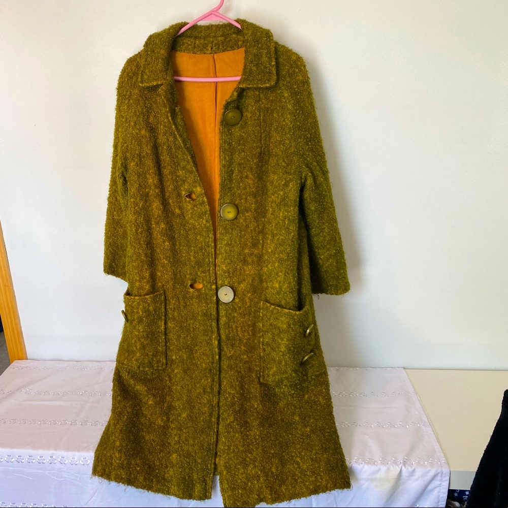 SOLD - Vintage coat, nicely lined, Large, 3/4 length sleeves- SOLD